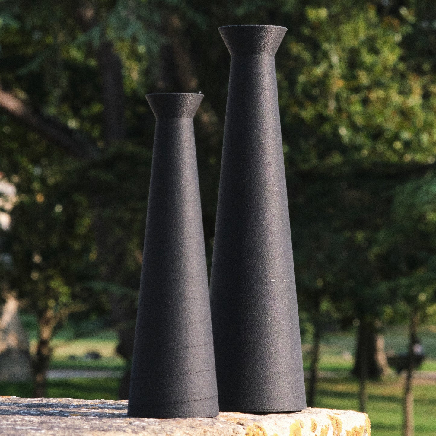 Vases noirs minimalistes en deux tailles | Minimalist Black Vases in two sizes 